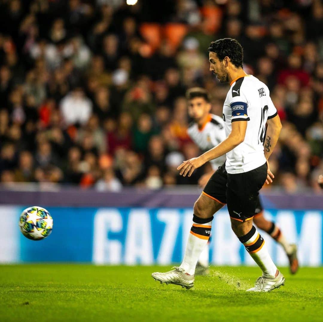 ダニエル・パレホのインスタグラム：「‪Qué bonito es el fútbol... #AmuntSempre ⚽️🦇‬」