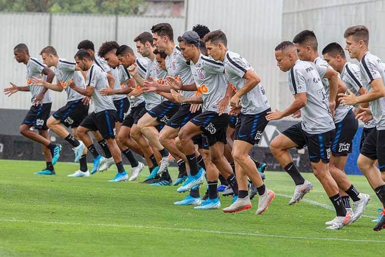 ダニーロ・フェルナンド・アベラールのインスタグラム：「Trabalhar para melhorar sempre 💪🏽」