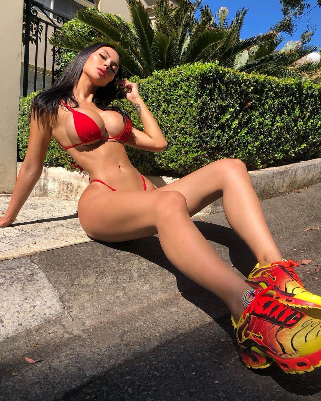 ANNELESE MILTONのインスタグラム：「🔥🍚」
