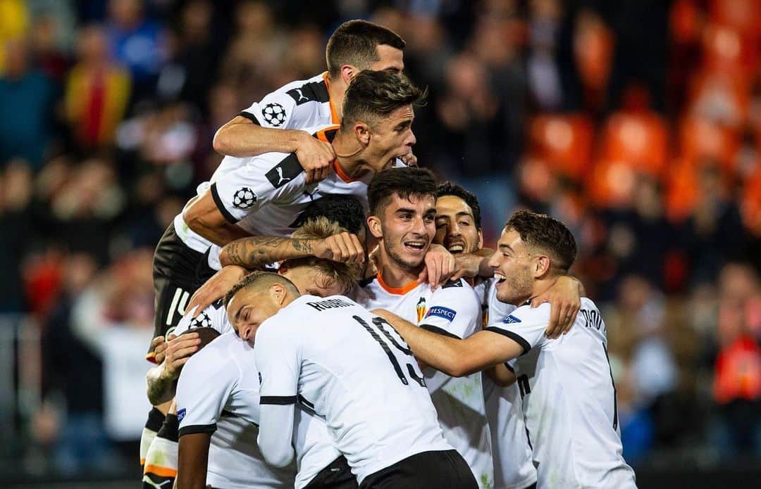 ロドリゴ・モレノ・マチャドのインスタグラム：「Amunt Valencia ⚽️⚽️」