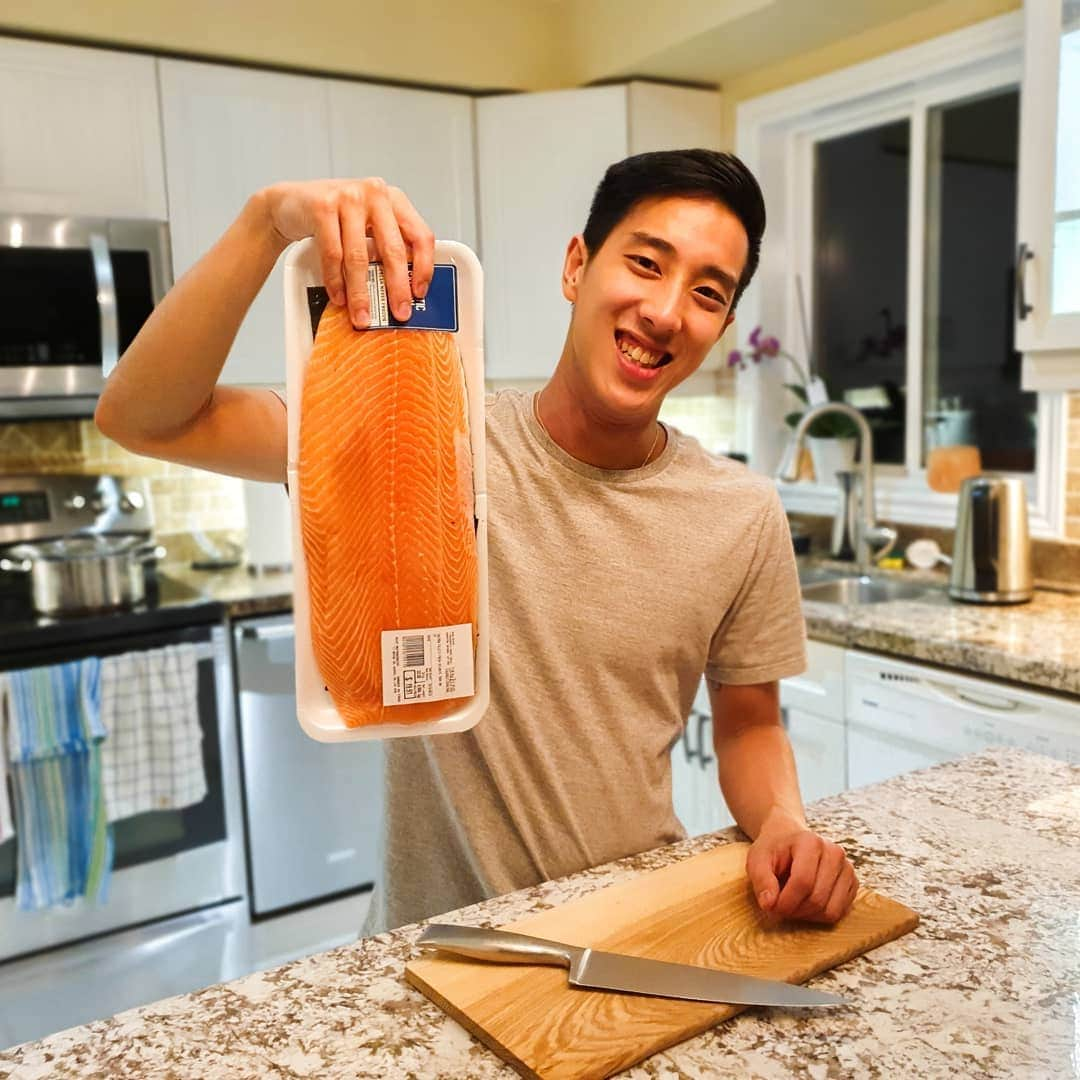 ジュリアン志傑乙さんのインスタグラム写真 - (ジュリアン志傑乙Instagram)「Fish for dinner tonight! Mainly because the results from the swab test I did with my @circledna premium kit came back! Turns out that I need to take Omega 3, Vitamin B12 and iodine more than others. And guess what, fish has em all! 🐟 besides that, it's pretty insane how many different results were found! Like in the hundreds! For those that are interested to get the DNA kit, there will be 22% discount using discount code : JULIAN22 (it expires 14 days after this post). Head on over to this website to get your Circle DNA kit >> http://bit.ly/CirclexJulianYee . . . . . . . . . . . #dinner #food #fish #cooking #eating #nutrients #health #CircleDNAYourLife #CircleDNAChangeMaker #CircleDNAStory #salmon #goodfood #genetics #healthylifestyle」11月6日 8時24分 - julianyeeee