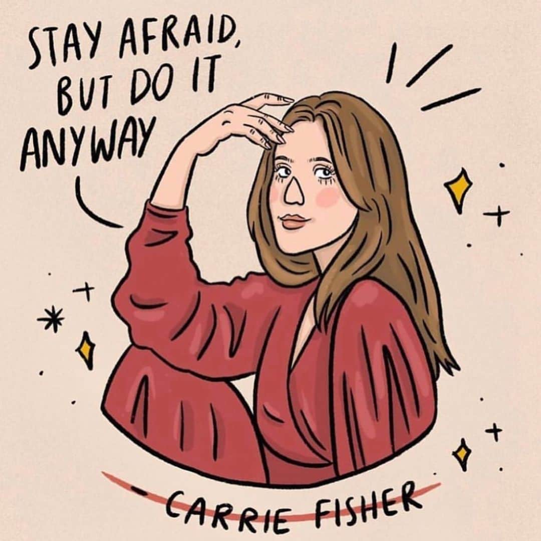 ジェシカ・キャプショーのインスタグラム：「I love this.  Being brave has never felt like I was able to shed my fear in order to do what I wanted to do. Being brave has always felt like I had to hold my fear, move through it and do whatever I was hoping to do anyway.  Anyone else?」