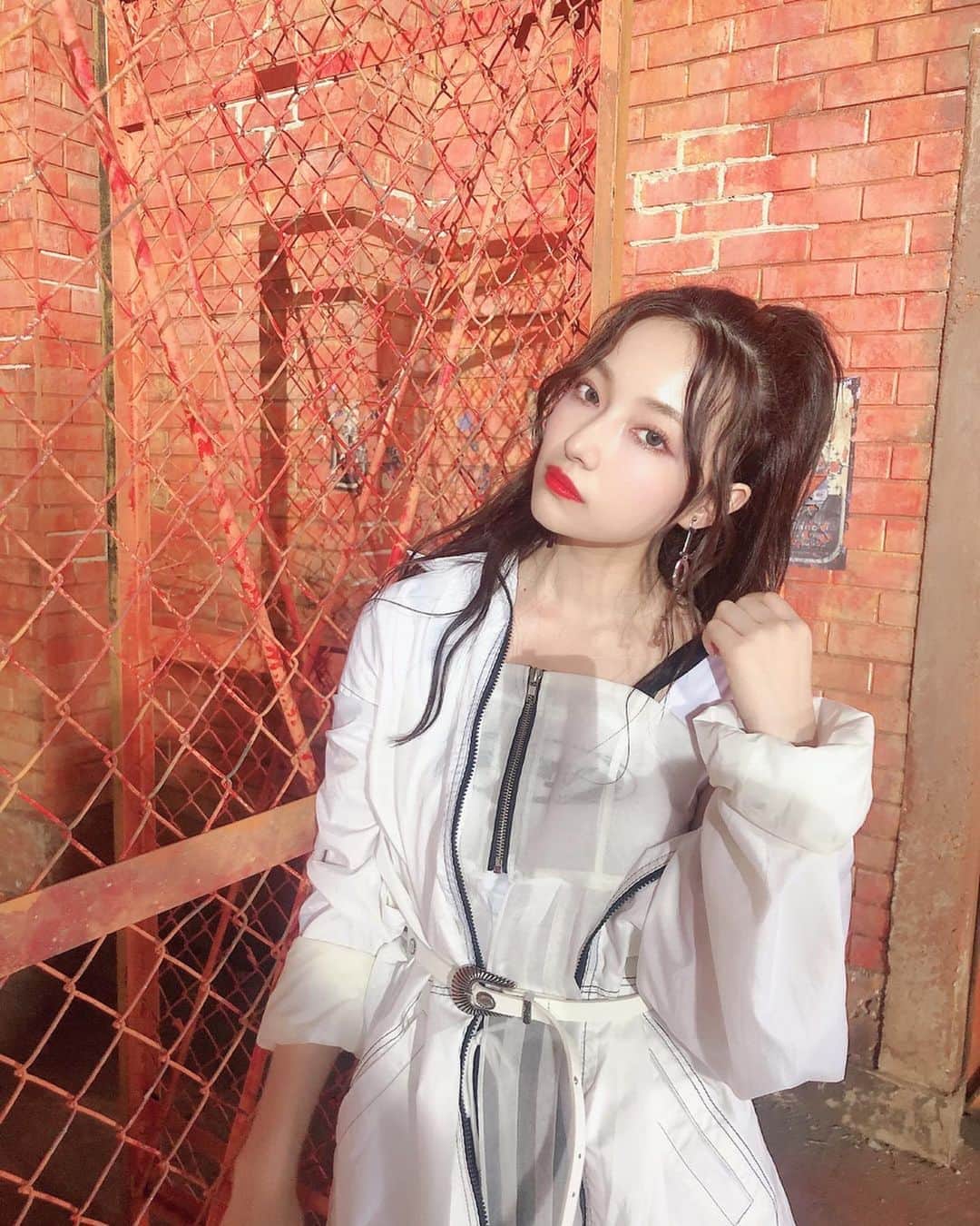 のインスタグラム：「#dailylook . 11/6 release 💽🎉🙌🏻㊗️ 《《 #初恋至上主義 》》 22枚目シングル❣️よろしくお願いします☺︎❤︎ . 11/13の #ベストヒット歌謡祭2019 の 生放送で歌わせていただきます🎤♡ .」