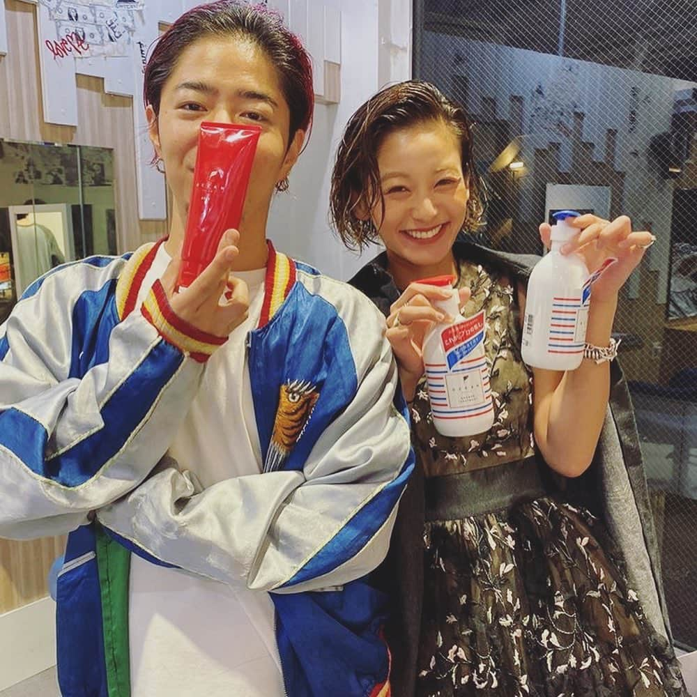 西山茉希さんのインスタグラム写真 - (西山茉希Instagram)「#千葉産 #新潟産 #85年ーズ  トリコになったオーシャンプーとジェックス求めてお邪魔様。 @oceantokyonet  #オーシャントリコ #ジェックス  友からのオーダーも承ってお使い曜日。 そしたらヘアセットのおまけくれた。 @takagi_ocean  #さんきゅす #べりー #まっち  連写中に消えちゃうけど、 迷子になったらサイドも映せた。  結果オーライ。 ぐんもです。  m(__)m」11月6日 9時35分 - maki.nshiyama50