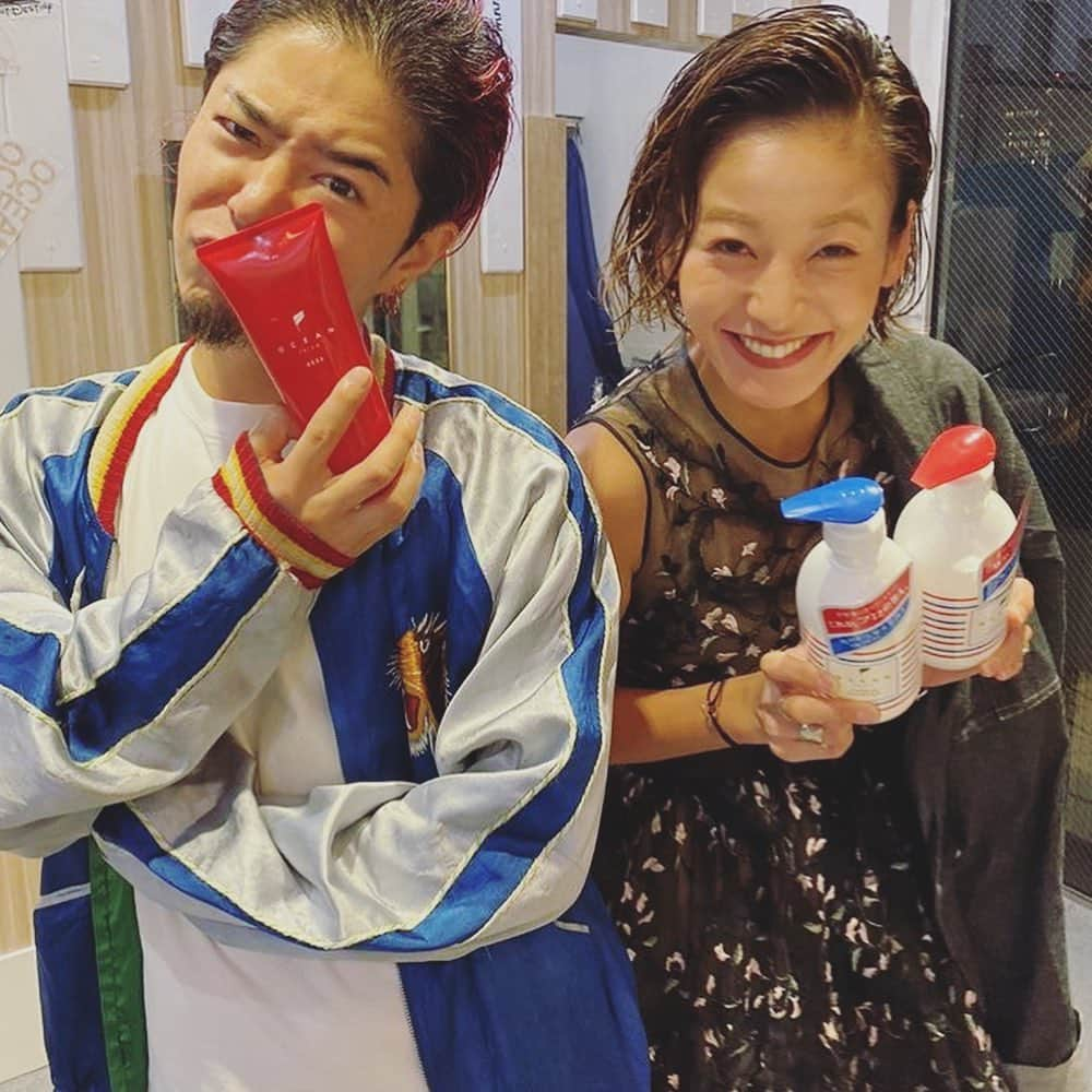 西山茉希さんのインスタグラム写真 - (西山茉希Instagram)「#千葉産 #新潟産 #85年ーズ  トリコになったオーシャンプーとジェックス求めてお邪魔様。 @oceantokyonet  #オーシャントリコ #ジェックス  友からのオーダーも承ってお使い曜日。 そしたらヘアセットのおまけくれた。 @takagi_ocean  #さんきゅす #べりー #まっち  連写中に消えちゃうけど、 迷子になったらサイドも映せた。  結果オーライ。 ぐんもです。  m(__)m」11月6日 9時35分 - maki.nshiyama50