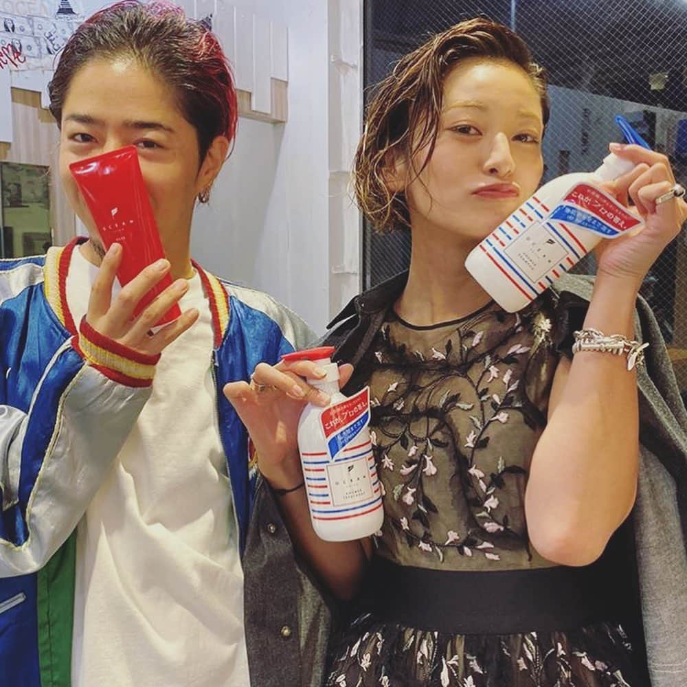 西山茉希さんのインスタグラム写真 - (西山茉希Instagram)「#千葉産 #新潟産 #85年ーズ  トリコになったオーシャンプーとジェックス求めてお邪魔様。 @oceantokyonet  #オーシャントリコ #ジェックス  友からのオーダーも承ってお使い曜日。 そしたらヘアセットのおまけくれた。 @takagi_ocean  #さんきゅす #べりー #まっち  連写中に消えちゃうけど、 迷子になったらサイドも映せた。  結果オーライ。 ぐんもです。  m(__)m」11月6日 9時35分 - maki.nshiyama50