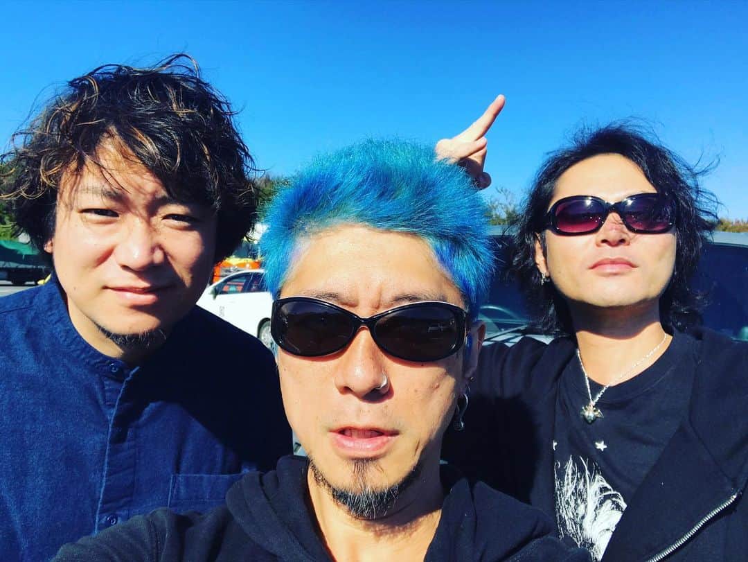 Ju-kenのインスタグラム：「Lo Diamante ひたすら大阪に向かって爆進中🚙  今夜、心斎橋Somaで韻シストバンドと演ります♫  お近くの方、来てねー！！ #大阪　#live #lodiamante  @kenta.harada @yuhei_yamazaki」