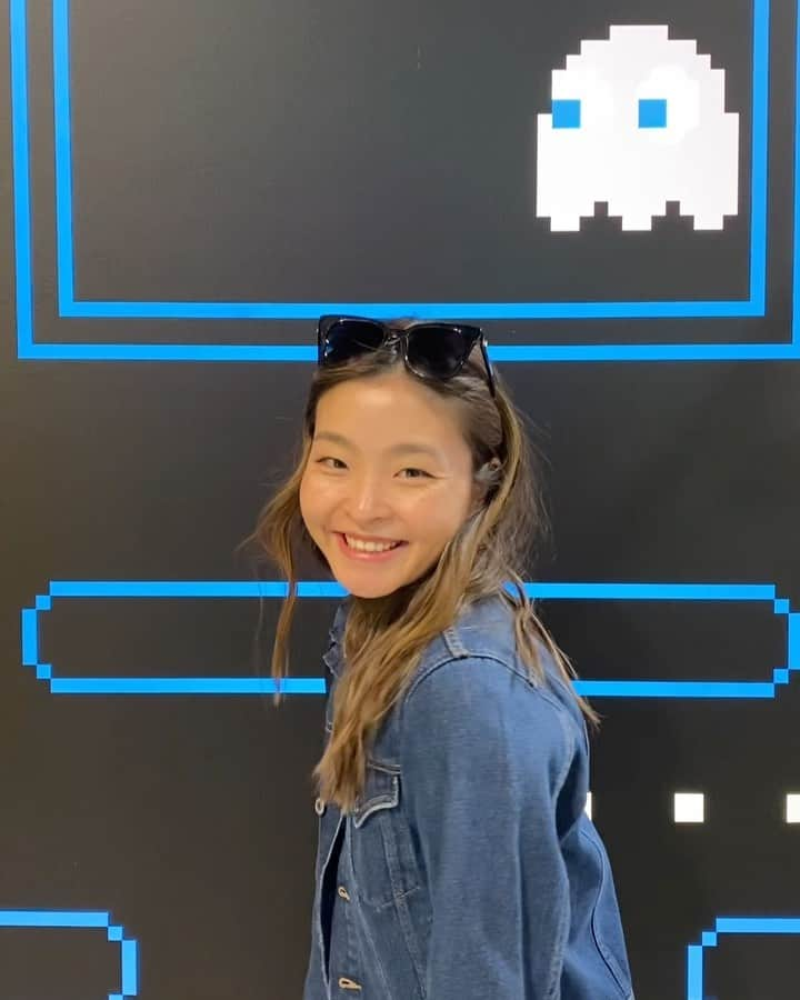 マイア・シブタニのインスタグラム：「I clearly had the most fun at the Pac-Man booth at @complexcon.」