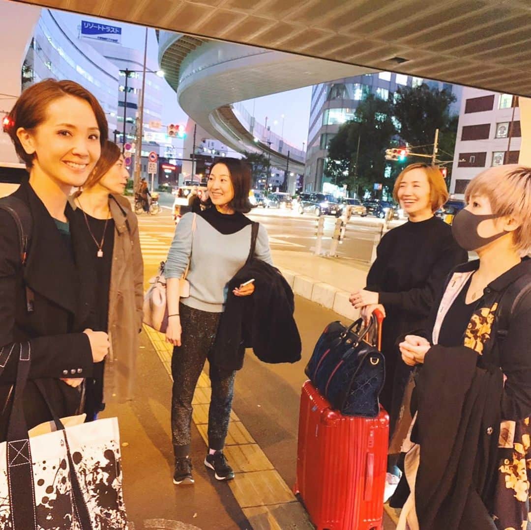 沢口千恵のインスタグラム：「壱城あずさトーク&ライブまであと4日。メンバー全員集合でひとつひとつの演目が熟していっています！  熱いけどとてもうららかなメンバーです。私も最終調整！仕上げます！」