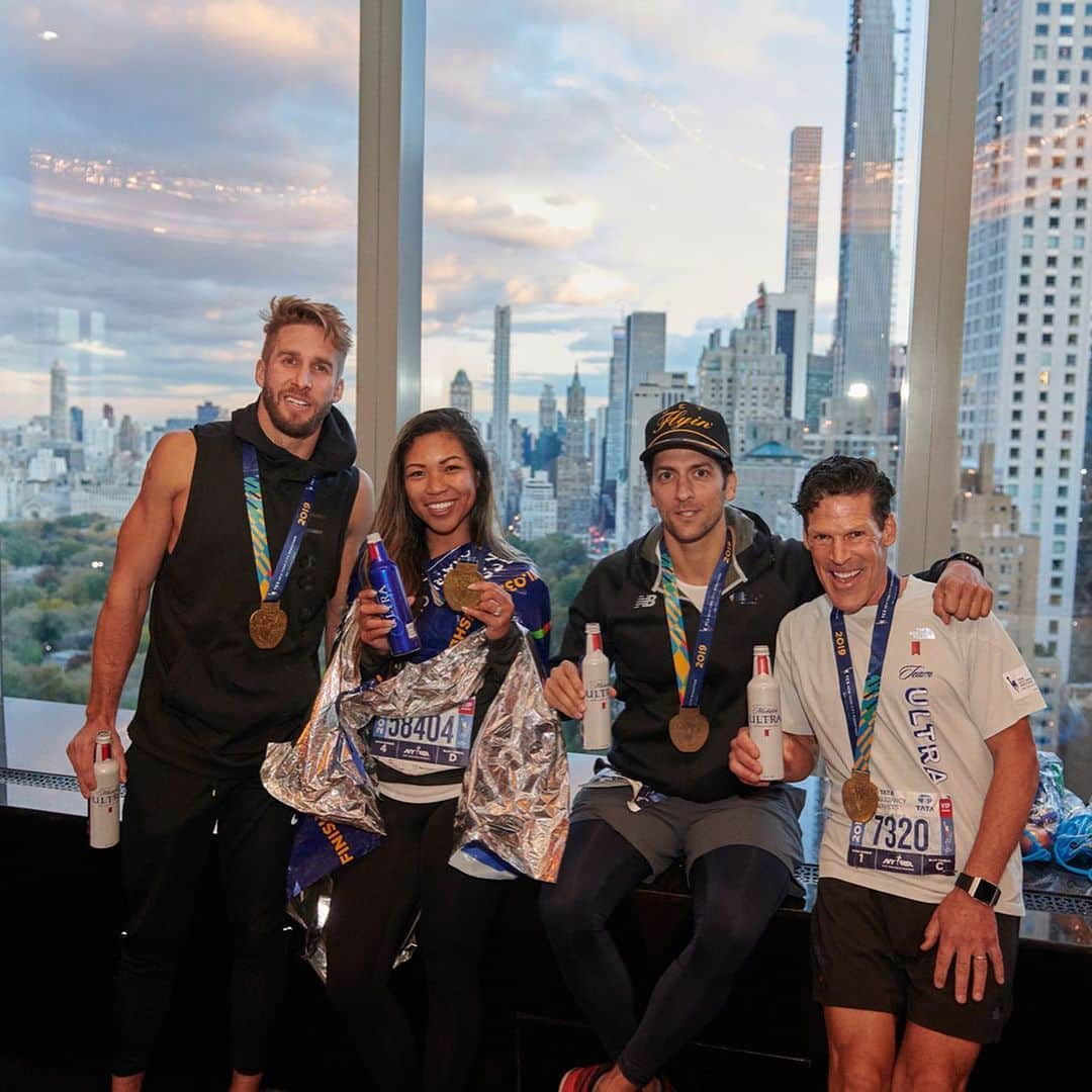 ショーン・ブースさんのインスタグラム写真 - (ショーン・ブースInstagram)「A day to remember! Swipe to see my official times 🏃🏼‍♂️ . So grateful to be a part of the @michelobultra team and super lucky to have some incredible friends (who all happen to be extremely talented at what they do) to help me out.  Couldn’t have done it without this BOOTHCAMP POWER team: . @buzzpeters : running coach @mytrainercarmen : strength & mobility coach @adambobo / @aretenashville : performance medicine consultant - going to cover some of the stuff we did later this week! @megan_leigh713 @voodoochiropractic : witch doctor who kept my body in one piece 😏 @benbergstrom3 - running partner . I know how important all aspects of training for a goal are. Because each class at @boothcampgym involves aspects of mobility, strength, endurance, & agility I was able to continue popping in to workouts, like I love to do. Now I need a new goal? Any suggestions?! #LiveULTRA #BOOTHCAMPteam #nyc #nycmarathon 📸: @johnnie.izquierdo」11月6日 11時04分 - shawn_booth18