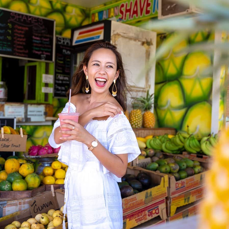 鮎河ナオミさんのインスタグラム写真 - (鮎河ナオミInstagram)「カウアイ島のフルーツスタンド🥭🍍🥑🍓 新鮮なオーガニックフルーツで作ったスムージーが美味しい😋 . . . . . #fossil #fossilwatch #fossilstyle #kauai #fruitstand #organic #smoothie #sogood #フォッシル　#フォッシルスタイル #カウアイ島　#ハワイ」11月6日 10時57分 - naomiayukawa