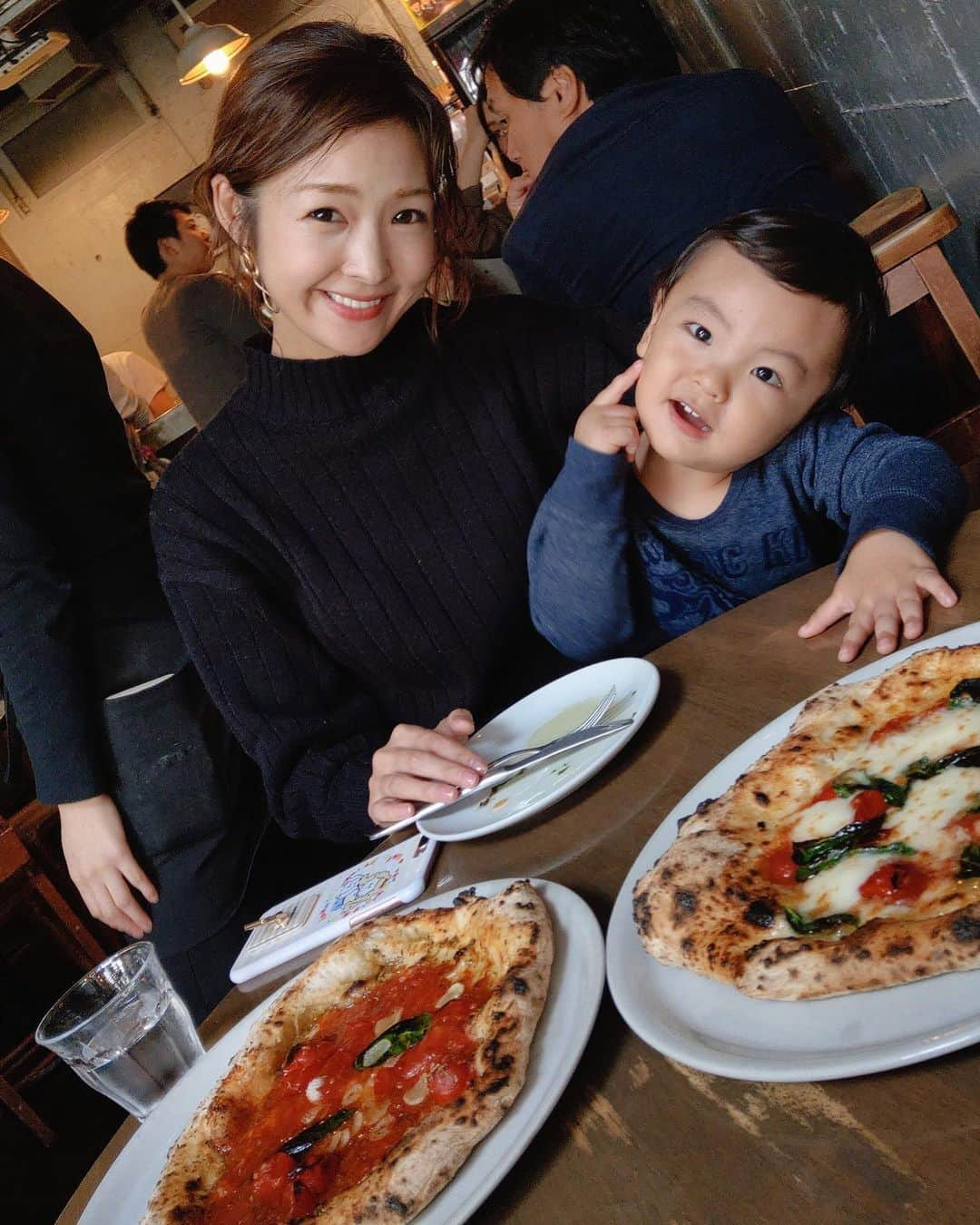 大西暁子さんのインスタグラム写真 - (大西暁子Instagram)「中目黒の聖林館🍕﻿ ﻿ ブロッコリ食べたくて行ったよ〜﻿ もちろんピザも❤️﻿ ﻿ ここのピザは食べやすくって﻿ たまさんエンドレスいきそうだった😂﻿ ﻿ 焦って自分の分食べたよ🤤笑﻿ ﻿ #中目黒　#聖林館　#ピザ　#ブロッコリーうまいー　#レシピ聞きたいとパパ連呼」11月6日 11時26分 - akiko_onishi11