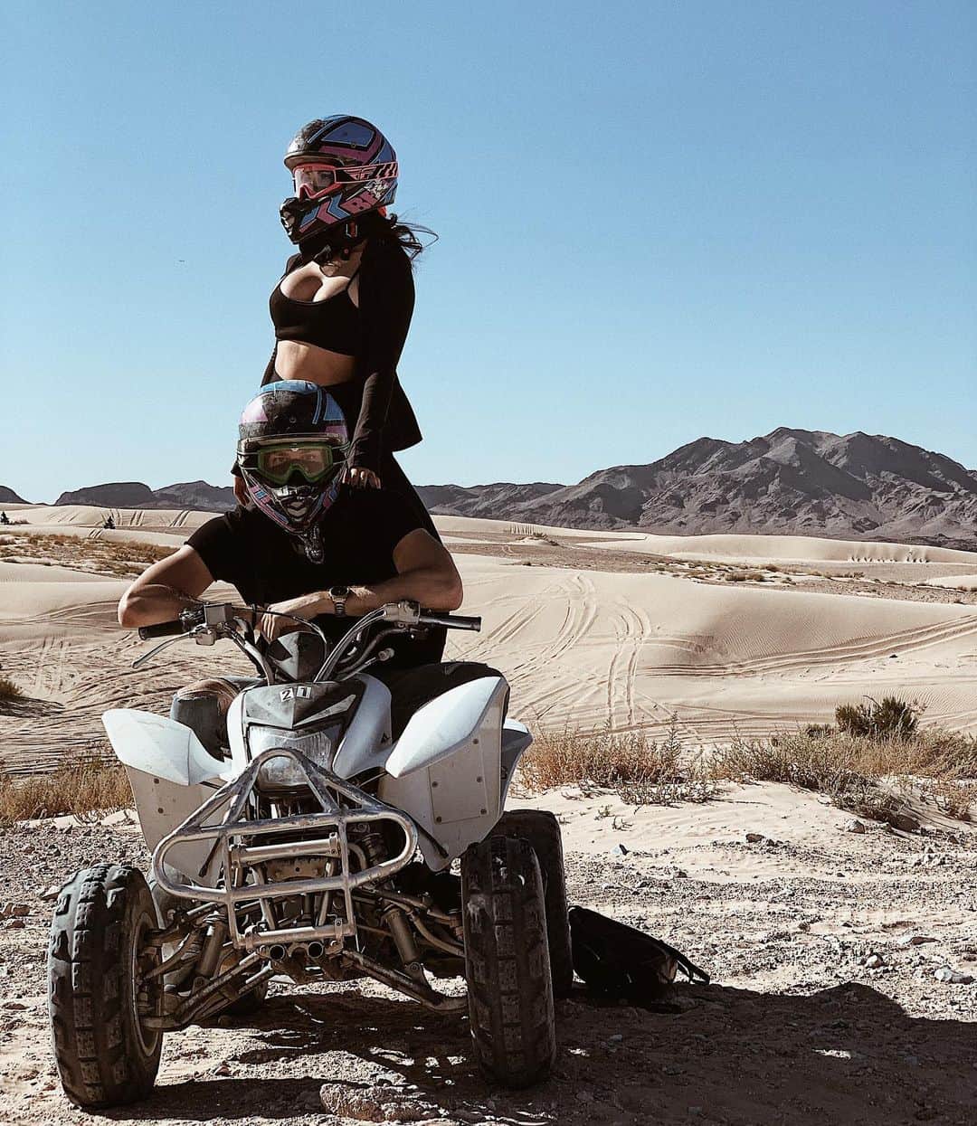 Tawny Jordanさんのインスタグラム写真 - (Tawny JordanInstagram)「Ridin Dirty In The Dunes 🤟🏼🏁 Would you do this? 🖤」11月6日 11時36分 - tawnyjordan