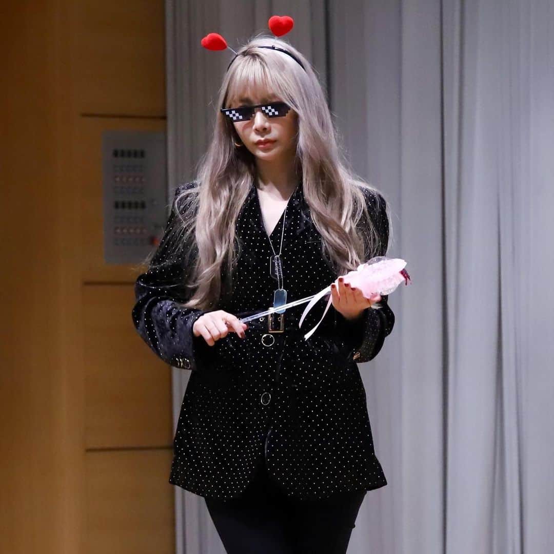 ジェアのインスタグラム：「끝도 없이 나오는  저날의 기억들 ㅋㅋ 지워지지가 않아 ㅋㅋ (사진들 은근 다이쁘고 맘에들고 소중해 🤣나도 몰랐던 내 취향 인기봄 👀)」