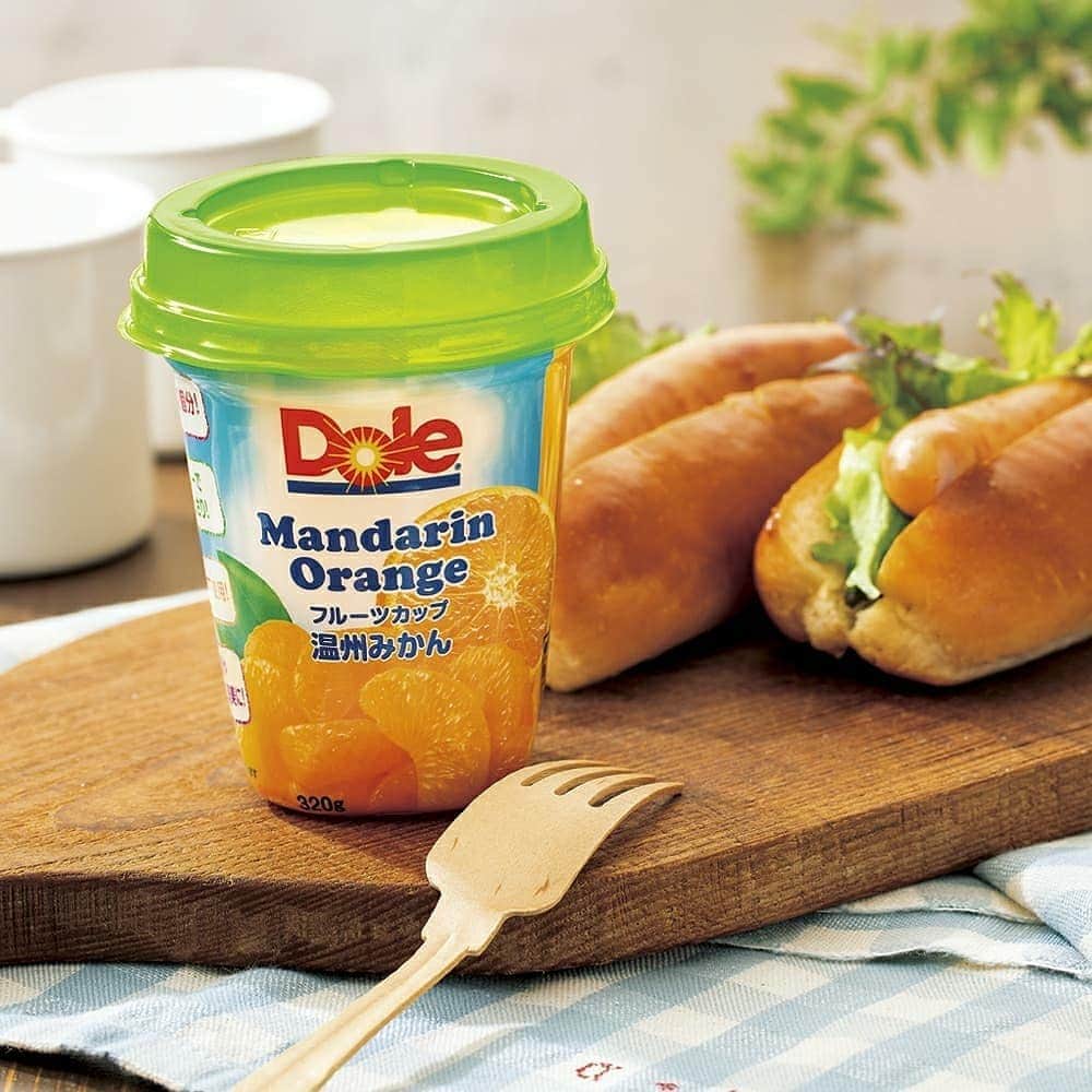 Dole_jp ドール ジャパンさんのインスタグラム写真 - (Dole_jp ドール ジャパンInstagram)「【新商品情報✨】 . ドール フルーツカップ320gシリーズに "温州みかん"が仲間入り‼️🍊 . みかん約2個分入っています。 ジューシーで甘みあっさり。 .  人工甘味料不使用。 忙しい朝や、頑張った日のご褒美に❗😁 . カップなのでお出掛けにも便利です🎵 . . . #dole  #フルーツカップ  #温州みかん  #みかんタイム」11月6日 12時12分 - dole.sunshine.jp