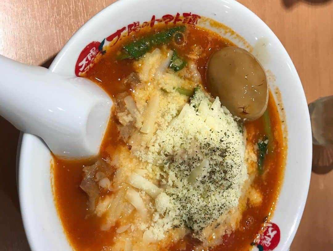 クロちゃんさんのインスタグラム写真 - (クロちゃんInstagram)「朝昼兼用ご飯 太陽のトマト麺のチーズラーメン  リコピンたっぷりでヘルシーで麺少なめだしん。」11月6日 12時13分 - kurochandesuwawa