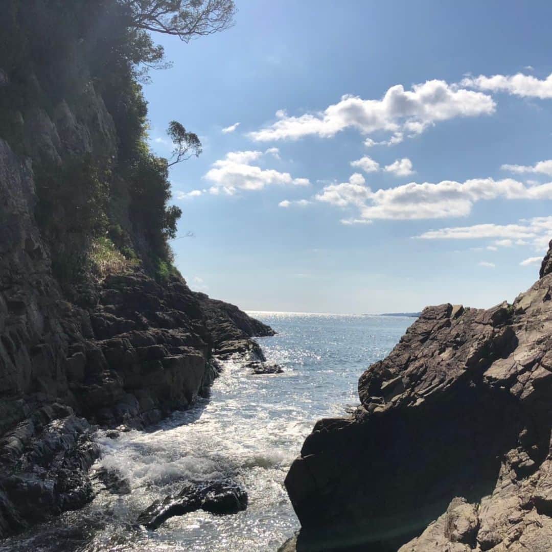 染谷俊さんのインスタグラム写真 - (染谷俊Instagram)「海を見に行った。 縮こまりそうな時は、大海原を思い出そう。 なんか、まだまだ… まだまだ… 晴れやかに。朗らかに。たくましく。 颯爽と。」11月6日 12時23分 - someyashun