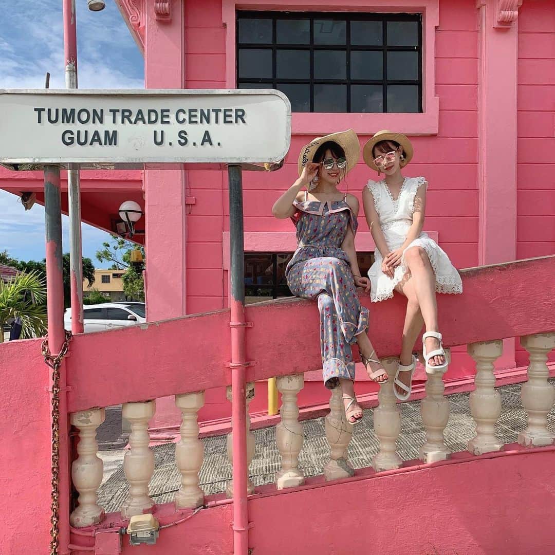karen okajimaさんのインスタグラム写真 - (karen okajimaInstagram)「ㅤㅤㅤ ㅤㅤㅤ ピンクのここは本当に定番の映えスポット💓 可愛くて毎回行っちゃう🥰 タモントレードセンターの壁だよ💕 ㅤㅤㅤ #okaji_guam #guam #サンセット  #おかじ旅行記 #グアム #岡島かれん #shopguam2019 #ショップグアム2019 #instaguam #グアムアンバサダー #タモントレードセンター」11月6日 12時18分 - karenokajima0318
