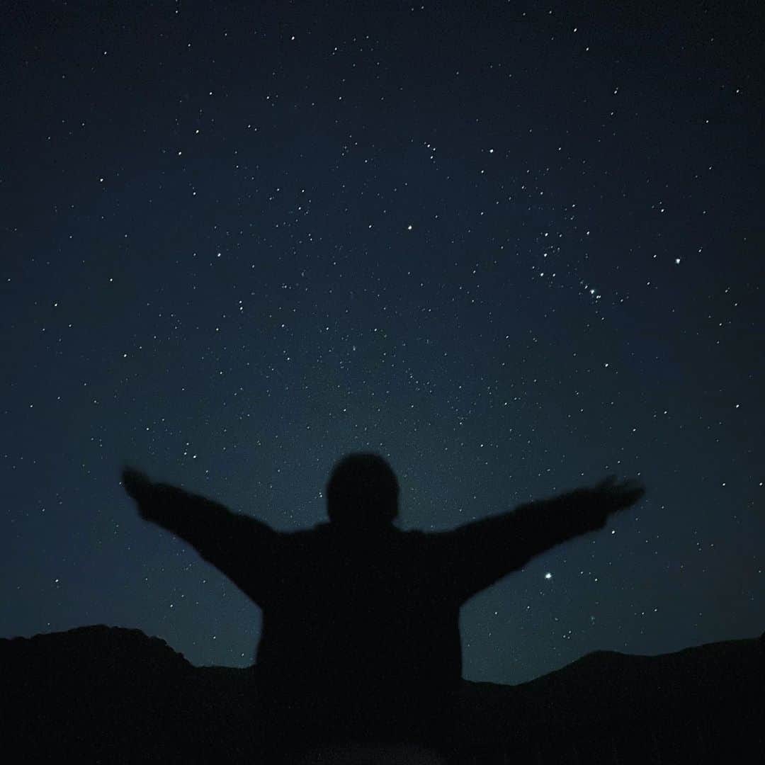 今田美奈さんのインスタグラム写真 - (今田美奈Instagram)「昨日の福岡は空気が澄んでいて星が綺麗にでてたの星見に行ったよ⭐︎ . 流れ星も結構見れました！ 最高に綺麗で癒された〜 今の時期は結構流星群とかもみれるのでまた見に行きたいな~ . 写真はiPhone11proで撮影 ここまで綺麗に撮れるとは…😧ビックリ　 買ってよかった✌︎ . #星空#星空撮影#星空フォト#流星群 #sky#nightsky#starrysky #밤하늘」11月6日 12時40分 - _minaimd.j_