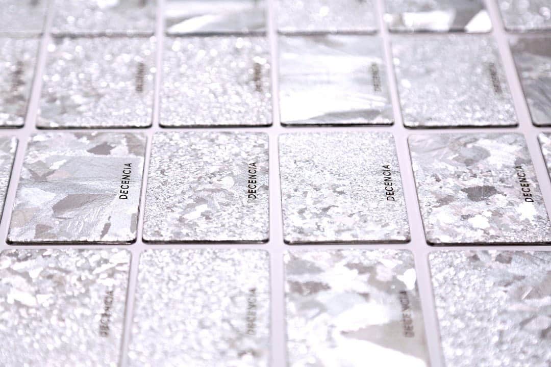 DECENCIA(ディセンシア)さんのインスタグラム写真 - (DECENCIA(ディセンシア)Instagram)「まるで輝く月面のように、ひとつひとつ違った表情を持った錫(すず)製のミラー。 デザイン性の高い錫製品を手掛けるNAGA+(ナガエプリュス)に、ひとりひとりの肌を見つめるディセンシアの姿勢を、錫という素材で表現していただきました。 唯一無二の模様を生み出しているのは、NAGAE+独自のクリスタライズド技術。 こうして並べると似たような模様に見えつつも、1枚1枚が個性を持った輝きを放ち、その美しさはいくら眺めていても飽きません。 ・ 11月1日(金)よりディセンシア伊勢丹新宿店で限定発売される、ディセンシー ホリデーセットをご購入の方に、DECENCIA×NAGAE+オリジナルミラーをもれなくプレゼントさせていただきます。 ・ DECENCIA伊勢丹新宿店 東京都新宿区新宿3-14-1 2F TEL 03-3354-2470 ・ //////// NAGAE+ @nagaeplus  #ディセンシア #ディセンシー #ディセンシーホリデーセット #ホリデーセット #限定 #限定セット #最高峰 #nagaeplus #ナガエプリュス #NAGAE #ナガエ #ミラー #コラボ #錫 #mirror #DECENCIA #decencia #敏感肌化粧品 #医薬部外品 #薬用 #オイル美容 #美容オイル #敏感肌スキンケア #エイジングケア #敏感肌でも安心 #伊勢丹新宿店 #伊勢丹 #isetan #cosme #cosmetics」11月6日 12時36分 - decencia_official