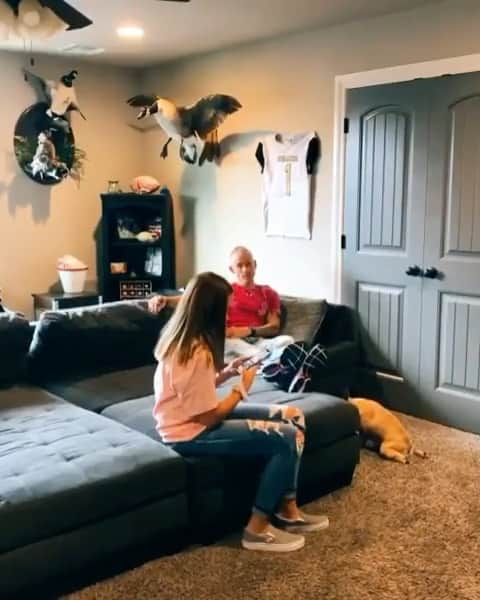 The Best From Vineのインスタグラム：「Well that backfired 😂 📹 @the_kickalicious . Follow @bestofbviral for more amazing videos! . #prank #funny #comedy #game #lol #viral」