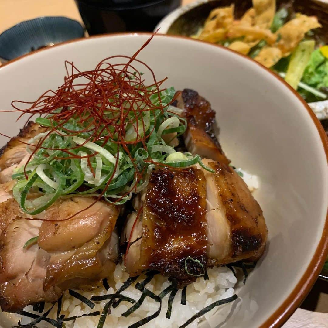 鶏っくHEPナビオのインスタグラム：「ランチもやってますよ〜^_^🙌😂笑笑😂  お気軽にお問い合わせくださいね！ 😊  #チョアチキン#パネチキン#チーズタッカルビ#唐揚げ#チキン南蛮#肉#鶏肉#手羽先#夏#韓国料理#鶏っく#梅田#居酒屋#焼き鳥#ビール#飲み会#大阪#大阪グルメ#大阪観光#浦和レッズ#ガンバ大阪」