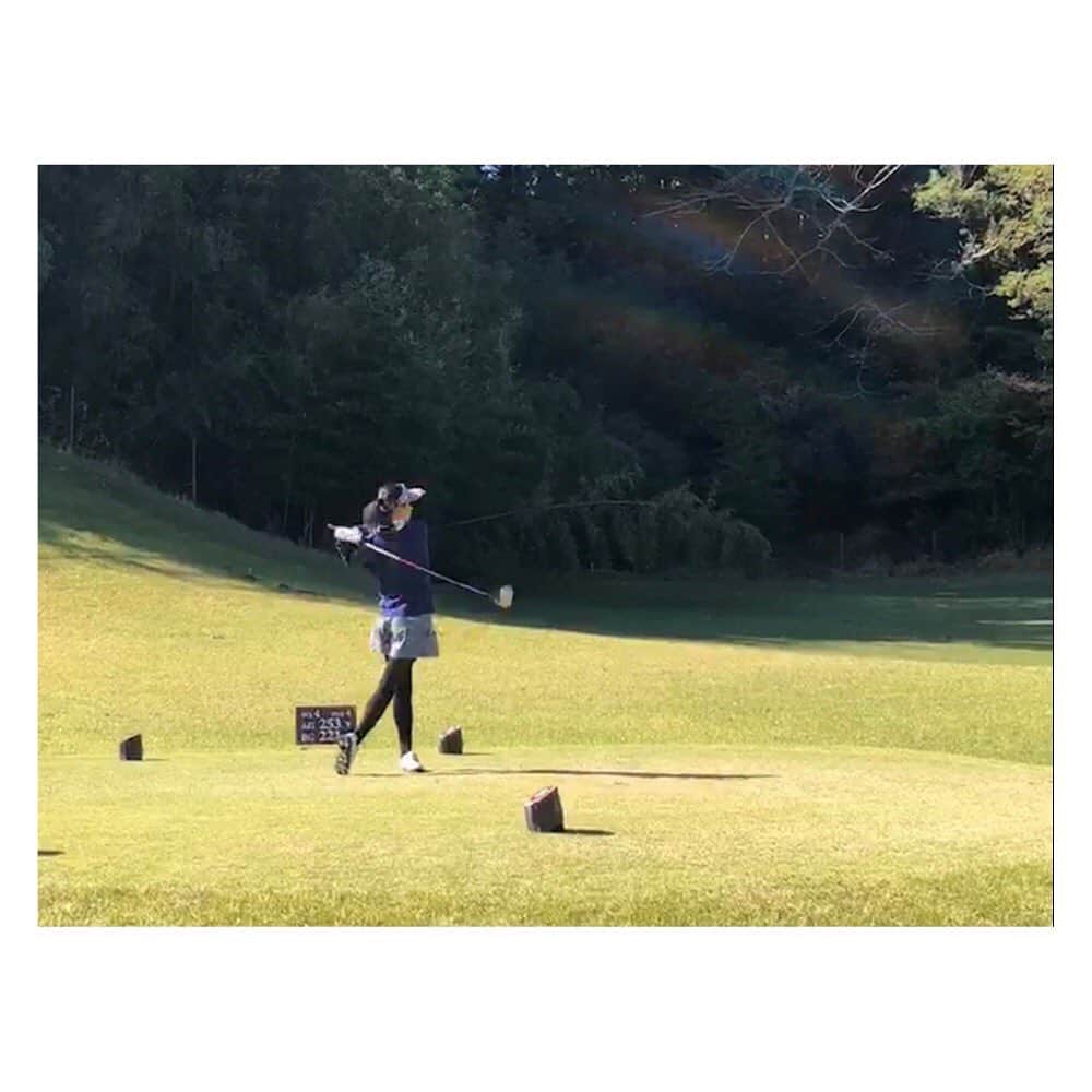 柳野玲子さんのインスタグラム写真 - (柳野玲子Instagram)「今日は仕事ですが先日はゴルフへ⛳️ 全体的にはイマイチでしたが、パー２回とれたのでチャラ☺️ 秋のゴルフ、最高ですね〜🏌️‍♀️🍁 #ゴルフ #golf #ゴルフ女子 #秋」11月6日 13時50分 - yanaginoreiko