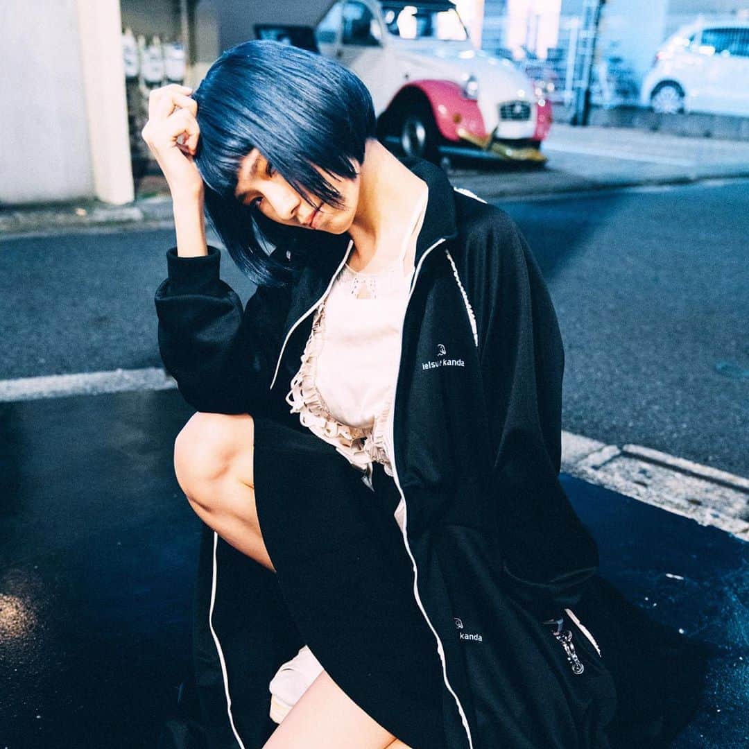 水野しずのインスタグラム：「new ヘアー🦜❤️🦜 カラーはECLATの時田さん カットはDoubleの内田さんに担当してもらいました🦜  妥協なし大納得髪型✌️🤦‍♂️✌️(完ブ)」