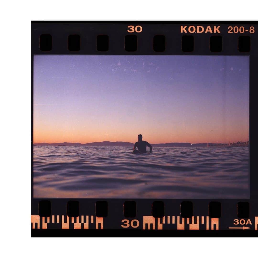 Pete Halvorsenのインスタグラム：「Frame 30 - "just one more wave, then I'll head in" . Frame 31 - sneaker set at sunset (aka I took this one on the head and ate sand/saltwater for dinner.) Kodak 200 / #believeinfilm」
