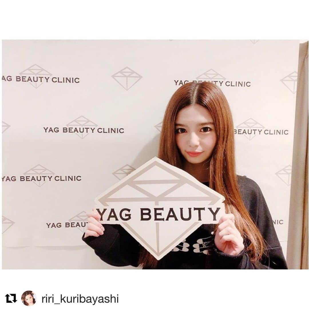 のインスタグラム：「ご来院ありがとうございます♥ . .  #Repost @riri_kuribayashi ・・・ ♡ 先日、YAGBEAUTYCLINIC渋谷院(@yagbeauty_official )さんでレーザートーニングをしてきました😊 レーザートーニングは肌にレーザーをあててシミやニキビ跡などをキレイにしてくれる施術だよ💡 ダウンタイムもなく、翌朝は肌が明るくなって、メイク乗りがめっちゃ良かった💓 トーニング後はマスクパックもしてもらえるから、ぷるぷるのお肌に🥰 回数を重ねるともっと美肌に近づくみたい！ 楽しみやー✨ 2枚目は肌の調子が良かったのですっぴん 笑  YAGBEAUTYCLINIC渋谷院 ☎️0120915959  #YAGBEAUTY #レーザートーニング #RRRマスクパック #美活 #栗林里莉 #ririkuribayashi #japanese」