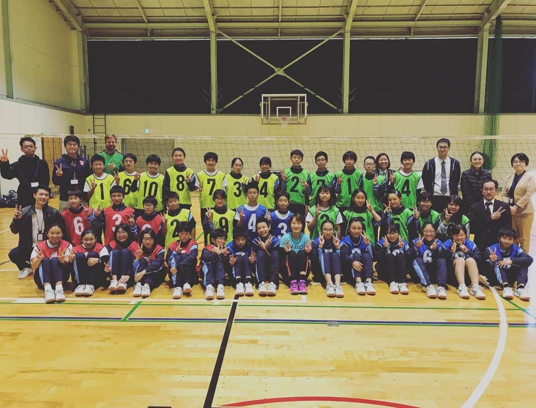 佐野優子のインスタグラム：「. 今日は叡智学園中学校の生徒さん達と一緒でした🏫 . さすがグローバル思考の学校👏🏻コミュニケーション能力の高さに感心しました😊✨ . ありがとうございました◟̆◞̆ ❁ . #叡智学園 #全寮制 #ホームシック　になるよね(  ᵒ̴̶̷̥́ _ᵒ̴̶̷̣̥̀ ) #わかるよわかる #広島県大崎上島 #景色最高」
