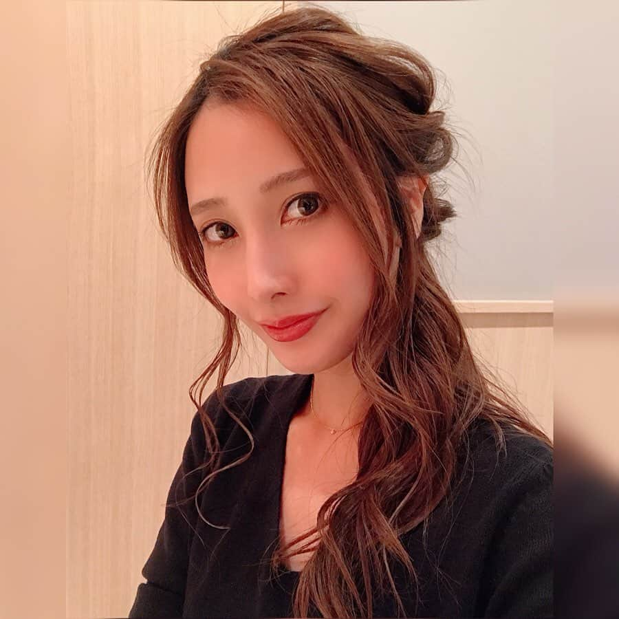 浅香ななみさんのインスタグラム写真 - (浅香ななみInstagram)「. 銀座に新しい美容施設、 Beauty Connection Ginza（BCG） @bcginza  が11月8日にオープンするんだって🙏🏻✨ ビルの1～4階までが美容に特化してて 【1F】 BC Inspiration Salon (ReFa、MDNSKIN、PLOSIONの美容機器を試してきたよ🥺ほしくなっちゃったよ←) 【2F】BC Fruit Salon (おいしいフルーツを使ったスイーツが沢山あって試食させていただきました💕) 【3F】BC Medical Salon (美容クリニックの最新、強力なマシーンが勢揃いだったわ〜✨) 【4F】BC Hair Salon (アフロート監修のヘアサロンで可愛くヘアアレンジしてもらいました💁‍♀️💓) . ひと足お先に体験してきて思うのが、トータルで綺麗が叶う施設ってかなり貴重😍 銀座に来たら立ち寄りたいスポットになりました❤️❤️ またオープンしたら行ってみよっと！ 東京都中央区銀座7丁目9-15 B1～4F  #BCGinza #BCG #銀座 #ginza #PR」11月7日 0時10分 - _773.a_