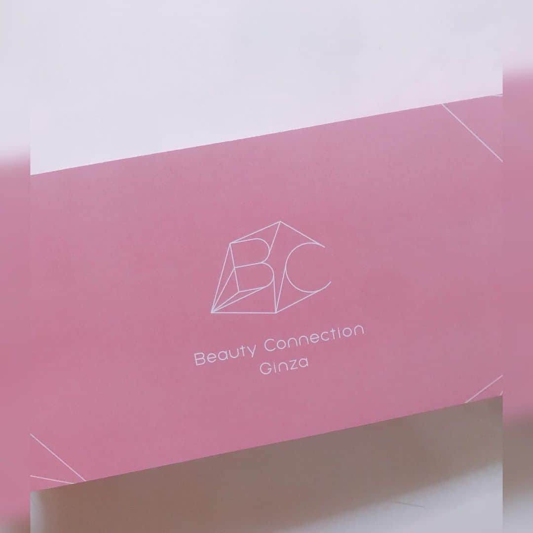 浅香ななみさんのインスタグラム写真 - (浅香ななみInstagram)「. 銀座に新しい美容施設、 Beauty Connection Ginza（BCG） @bcginza  が11月8日にオープンするんだって🙏🏻✨ ビルの1～4階までが美容に特化してて 【1F】 BC Inspiration Salon (ReFa、MDNSKIN、PLOSIONの美容機器を試してきたよ🥺ほしくなっちゃったよ←) 【2F】BC Fruit Salon (おいしいフルーツを使ったスイーツが沢山あって試食させていただきました💕) 【3F】BC Medical Salon (美容クリニックの最新、強力なマシーンが勢揃いだったわ〜✨) 【4F】BC Hair Salon (アフロート監修のヘアサロンで可愛くヘアアレンジしてもらいました💁‍♀️💓) . ひと足お先に体験してきて思うのが、トータルで綺麗が叶う施設ってかなり貴重😍 銀座に来たら立ち寄りたいスポットになりました❤️❤️ またオープンしたら行ってみよっと！ 東京都中央区銀座7丁目9-15 B1～4F  #BCGinza #BCG #銀座 #ginza #PR」11月7日 0時10分 - _773.a_