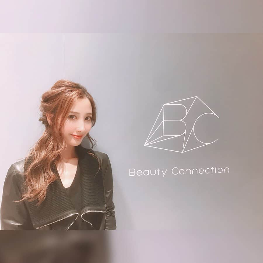 浅香ななみさんのインスタグラム写真 - (浅香ななみInstagram)「. 銀座に新しい美容施設、 Beauty Connection Ginza（BCG） @bcginza  が11月8日にオープンするんだって🙏🏻✨ ビルの1～4階までが美容に特化してて 【1F】 BC Inspiration Salon (ReFa、MDNSKIN、PLOSIONの美容機器を試してきたよ🥺ほしくなっちゃったよ←) 【2F】BC Fruit Salon (おいしいフルーツを使ったスイーツが沢山あって試食させていただきました💕) 【3F】BC Medical Salon (美容クリニックの最新、強力なマシーンが勢揃いだったわ〜✨) 【4F】BC Hair Salon (アフロート監修のヘアサロンで可愛くヘアアレンジしてもらいました💁‍♀️💓) . ひと足お先に体験してきて思うのが、トータルで綺麗が叶う施設ってかなり貴重😍 銀座に来たら立ち寄りたいスポットになりました❤️❤️ またオープンしたら行ってみよっと！ 東京都中央区銀座7丁目9-15 B1～4F  #BCGinza #BCG #銀座 #ginza #PR」11月7日 0時10分 - _773.a_