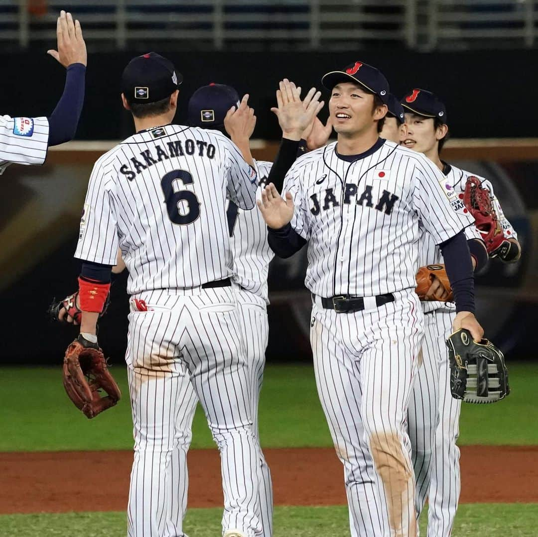 侍ジャパンさんのインスタグラム写真 - (侍ジャパンInstagram)「⠀ 第2回 WBSC プレミア12 オープニングラウンド 第2戦 日本 4 - 0 プエルトリコ  高橋礼が6回1安打無失点‼️ 完封リレーでスーパーラウンド進出を決める👍  #侍ジャパン #Premier12 #高橋礼 #sbhawks #鈴木誠也 #carp #坂本勇人 #giants #山本由伸 #Bs2019」11月7日 0時28分 - samuraijapan_official