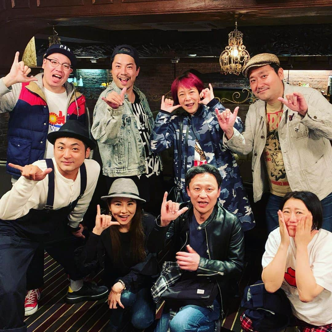 川口徹道さんのインスタグラム写真 - (川口徹道Instagram)「第一回ハワイ部会合🤙  ハワイ部のTwitterアカウントも出来ました！！ ＠yoshimotohawaii  ハワイ好きもそうでない人もフォローしてちょうだい〜🤙 #よしもとハワイ部　#ハワイ　#hawaii  #芦澤和哉　#大山恵理乃　#ギンナナ菊地　#森三中黒沢　#椿鬼奴　#グランジ大　#長澤のぶとし　#てつみち」11月7日 0時54分 - tetsumichi0609