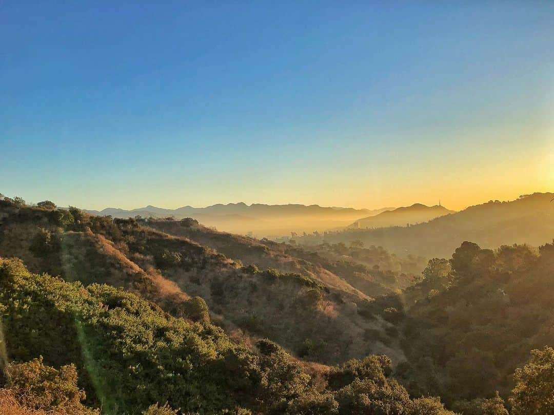 ルーカス・グラビールさんのインスタグラム写真 - (ルーカス・グラビールInstagram)「Sunrise hike with Penny.」11月7日 0時48分 - mrgrabeel