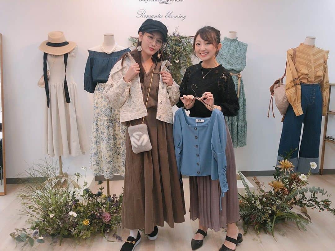 尻無浜冴美のインスタグラム：「ももちゃん(@momochadayo )とシュープリームララ展示会行ってきたよ💖 今回の新作もデザイン可愛くてタイプのものばかりで迷いに迷って2時間もいてしまった(〃ω〃) 届くの楽しみだな🌈🌈 #supremelala #シュープリームララ﻿ #展示会 #exhibition #ファッション #春物新作 #春ファッション #spring2020 ﻿ #cute #japanesefashion #japanesegirl ﻿ #モテコーデ #かわいい ﻿ #女子力 #新作発表﻿」