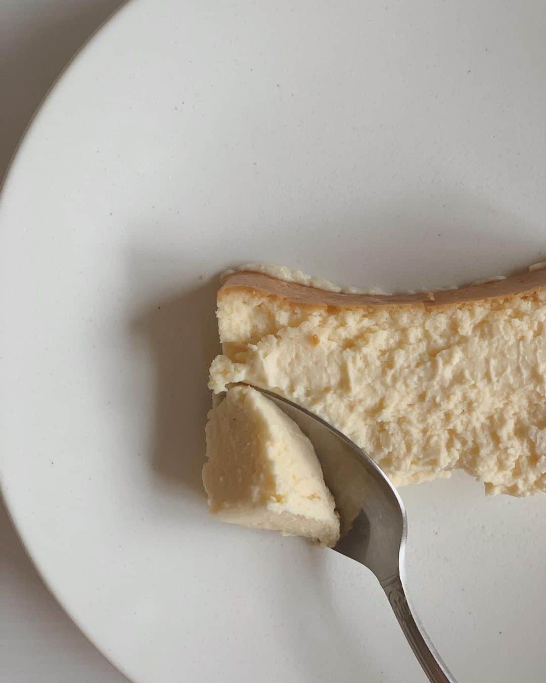 菅谷梨沙子さんのインスタグラム写真 - (菅谷梨沙子Instagram)「この間載せた @mr.cheesecake.tokyo 🧀 今日もおやつの時間に食べたんだけど、もうすぐなくなっちゃう。 はぁ〜美味しかったな🥄  #cheesecake#mrcheesecake#チーズケーキ」11月6日 16時53分 - risako_sugaya