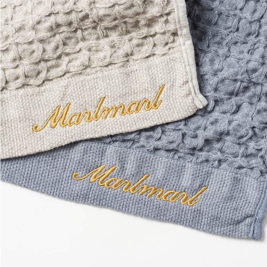 MARLMARL（マールマール）さんのインスタグラム写真 - (MARLMARL（マールマール）Instagram)「hooded towel 1 lavender﻿ ¥ 6,800 + tax﻿ ﻿ ﻿ ___﻿ ﻿ ベビーからキッズまで#長く使える﻿ made in Japanの#ワッフルタオル﻿ です。﻿ ﻿ 柔らかく、洗うほどに風合いの増す質感はコットンとリネンの糸をミックスすることで実現しました。﻿ ﻿ #おくるみ や#バスタオル 、お昼寝の#タオルケット としても、マルチに活躍します。また、フード部分のタッセルがキュートなアクセントに。﻿ ﻿ 胸元のスナップボタンで着脱かんたん、子どもが動いても安心です。﻿ かわいすぎないラベンダーカラーで、女の子ベビーへの出産祝いにもおすすめ。﻿ ﻿ ﻿ #名入れ刺繍　可能﻿ #ギフトラッピン　可能﻿ ﻿ ___﻿ @marlmarl_tokyo﻿ @marlmarl_shop﻿ ﻿ #marlmarl #marlmarl_cd ‌‌‌﻿ #babygift‌‌#babyshower‌‌#出産祝い‌‌﻿ #ベビーギフト‌#名入れ‌#マールマール‌‌﻿ #子どものいる暮らし#赤ちゃんのいる暮らし#babylife#babystyle#ママライフ#マタニティ#新米ママ#育児」11月6日 17時03分 - marlmarl_tokyo