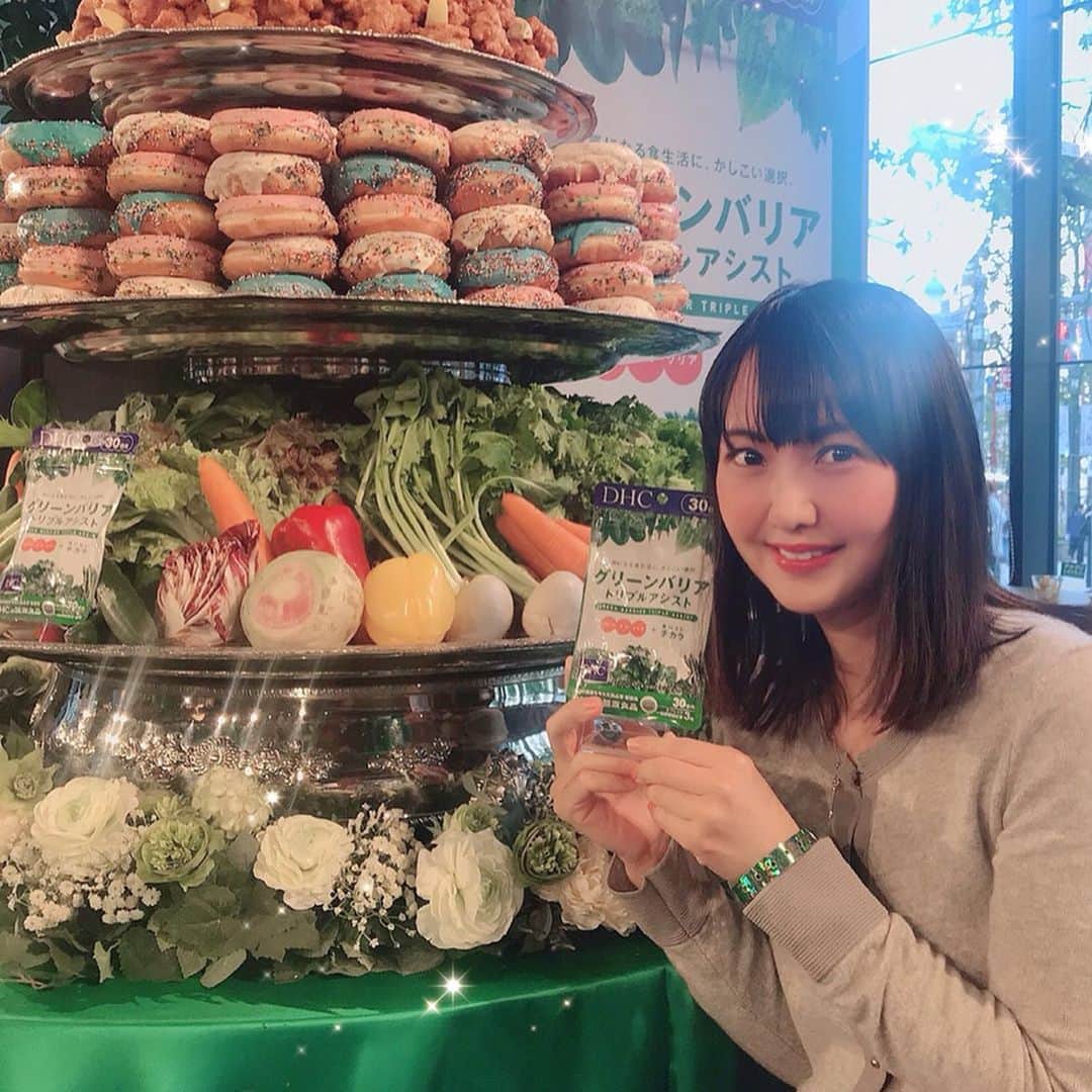 のインスタグラム：「* DHC様にご招待いただきまして〜 DHC新商品　「グリーンバリア トリプルアシスト」発表会に参加させていただきました❣️ 🥦🍄🍅 *  本日 一日３粒で野菜をIN余分をOUTする新商品として健康補助食品『グリーンバリア トリプルアシスト』が新発売😊✨ *  これから年末にかけて 食事の会が多いのでカロリーオフしたいものです‼️ * 太らないように 🐷頑張ろう❤️ *  #グリーンバリアトリプルアシスト #チャラにしちゃえよ #DHC_PR #野菜をIN余分をOUT #イベント」