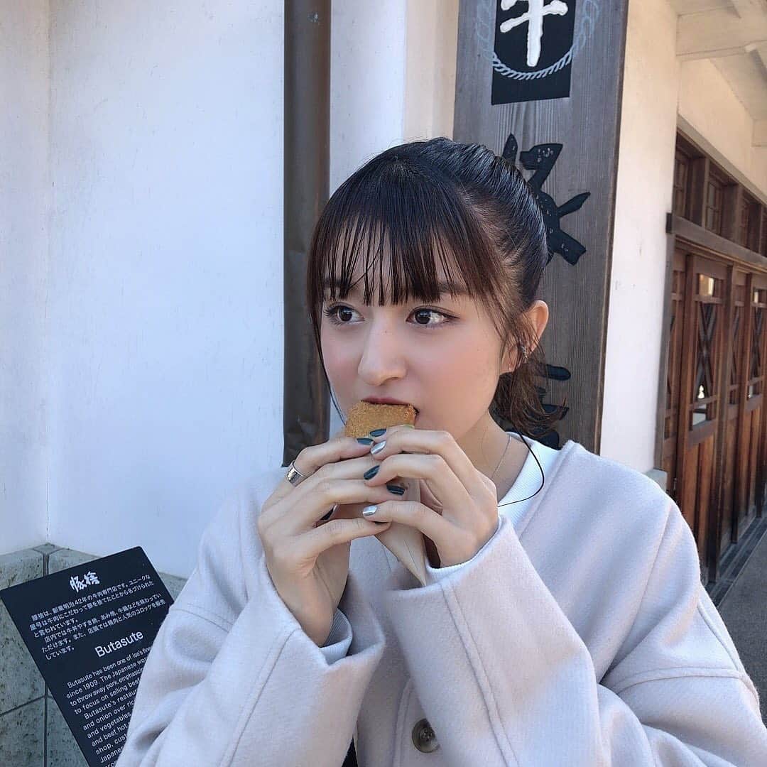 市野莉佳さんのインスタグラム写真 - (市野莉佳Instagram)「. おかげ横丁行ったら絶対食べる 豚捨のコロッケ🐖 地元満喫して、お仕事があるので 東京へ帰ってきました〜 でも10日に松阪もめんフェスティバルが あるのですぐ戻ります。笑」11月6日 16時59分 - ichirika_62