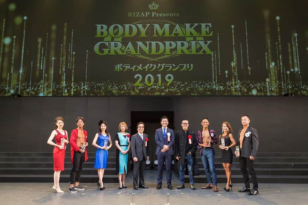 ライザップさんのインスタグラム写真 - (ライザップInstagram)「RIZAP Presents BODY MAKE GRANDPRIX2019 ファイナル 👑グランプリ👑  今の自分はもっと好き。  #Leslie Kee #レスリー・キー #佐藤仁美 #佐藤 仁美 #大村崑 #ライザップ #RIZAP #rizap #ボディメイクグランプリ2019 #結果にコミットする。 #ダイエット #ボディメイク #筋トレ #トレーニング #フィットネス #ワークアウト #GP #ボディメイクグランプリ #今の自分はもっと好き。」11月6日 17時14分 - rizap_official