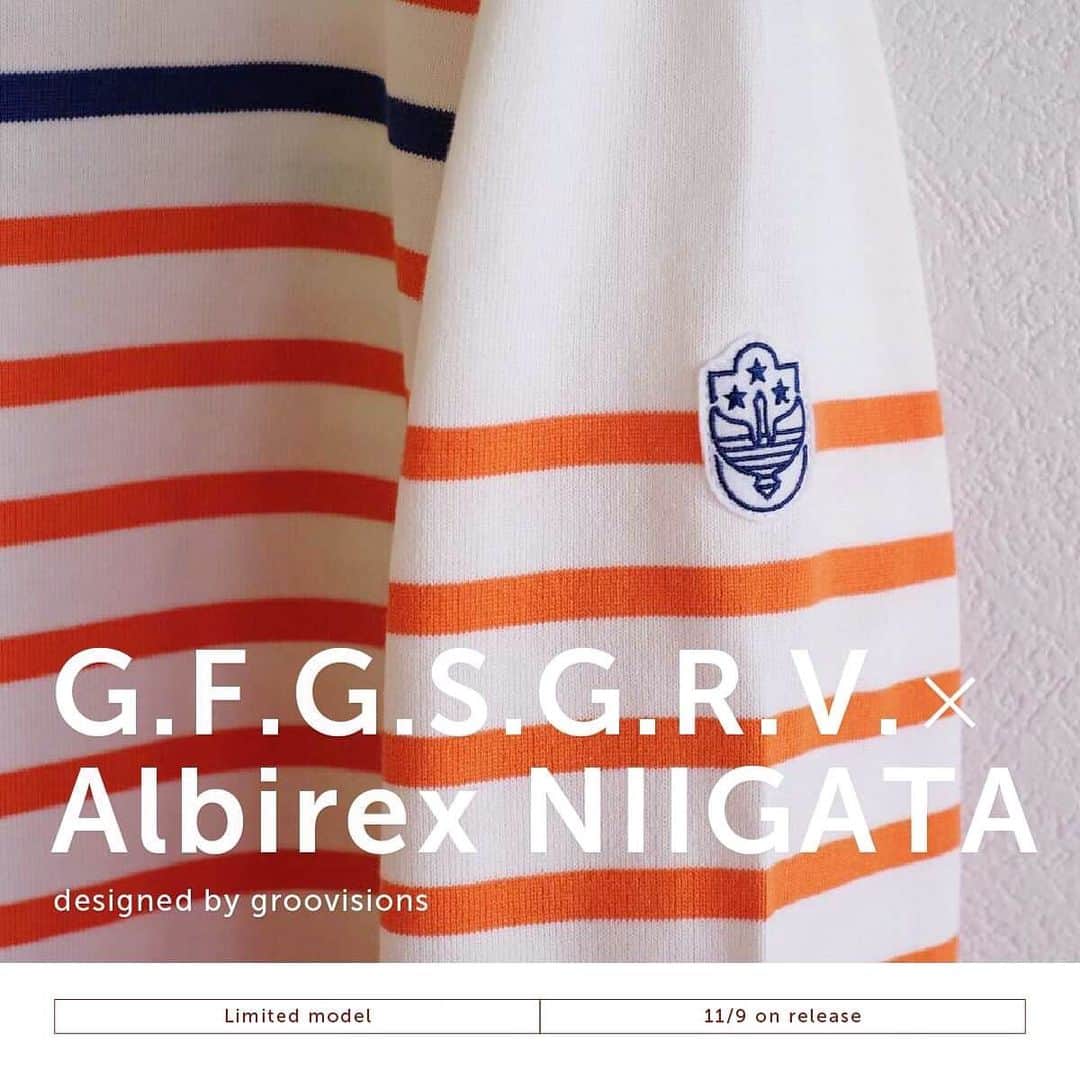 G.F.G.S.さんのインスタグラム写真 - (G.F.G.S.Instagram)「. G.F.G.S.G.R.V.×Albirex Niigata designed by groovisions .  Jリーグチーム「アルビレックス新潟」とのコラボレーションが完成いたしました。 ボーダーデザインはgroovisions。  チームカラーのオレンジとブルーは新潟の「夕陽」と「日本海」を表しています。  左袖には本モデル限定のアルビレックス新潟のエンブレムが付きます。 カラーはオレンジとブルーの2色。  11月9日(土)の新潟ホームゲーム、FC岐阜戦にて販売、受注受付開始となります。 当日はデンカビックスワンスタジアムのEゲート前広場グッズ売店で9:45〜受注受付開始です。  アルビレックス新潟の選手着用画像はアルビレックス新潟のHPのページから是非ご覧ください！ https://www.albirex.co.jp/news/58416/  G.F.G.S.のオンラインページでは11月8日(金)18:00〜11月24(日)20:00の期間限定受注となります。 詳しくはこちらのリンクをご覧下さい。 https://www.gfgs.net/shop/albirex/ . .  profile  groovisions　/　グルーヴィジョンズ  東京を拠点に活動するデザインスタジオ。1993年の設立以来、グラフィックやムービーを中心に様々な領域のデザインを行う。代表伊藤弘氏は新潟市出身。 www.groovisions.com . . .  #gfgs #アルビレックス新潟 #groovisions #グルーヴィジョンズ #アルビ #アルビサポ #ALBIREX #アルビ女子 #Jリーグ #J2 #新潟 #jリーグ好きな人と繋がりたい #サッカー応援 #ボーダー  #サポーター #スタジアム #デンカビッグスワンスタジアム #サッカーファッション #niigata #madeinniigata #niigatagram #コラボ #岡本將成  #新井直人 #戸嶋祥郎 #秋山裕紀」11月6日 17時17分 - gfgs