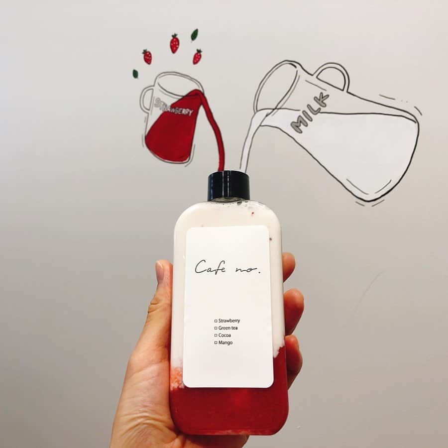 のインスタグラム：「【 cafe no. / 愛知・名古屋】﻿ .﻿ 2019年11月2日(土)、名古屋市大須にオープンした「cafe no.（カフェナンバー）」✨﻿ ﻿ 大阪の北堀江に誕生以来、梅田・福岡・神戸・原宿と人気の地に続々とオープンしている注目のドリンクショップです👏﻿ ﻿ 入店したらまずは自販機で食券を購入🎫写真映えすると話題のボトルドリンクの中でも「ストロベリーミルク」が人気のメニュー🍓🍼﻿ ﻿ 濃厚なミルクといちごの果肉は甘さ控えめでスッキリした味。フォトスポットでたくさん写真を撮ったら、よく混ぜて当日中に召し上がりください🥤﻿ ﻿ ぜひ味わいに行ってみてくださいね😋﻿ .﻿ 📍愛知県名古屋市中区大須3-10-35 Multina box1F﻿ .﻿ 📷写真・情報提供：@parmen57さん﻿ 素敵な投稿をありがとうございます✨﻿ .﻿ \ 一緒にルトロンInstagramを盛り上げませんか？🙋‍♀️ /﻿ #ルトロン で素敵なおでかけ体験をシェアしてくれる方を大募集しています♪投稿内容は、Instagramで紹介させていただきます☺️﻿ .﻿ ルトロンのアプリはAppStore、GooglePlay「ルトロン」で検索！﻿ .﻿ #letronc #japanese_food #nagoyacafe #cafeno #カフェナンバー #ストロベリーミルク #strawberrymilk #イチゴミルク #ボトルドリンク #インスタ映え #インスタ映えスイーツ #インスタ映えカフェ #スイーツ部 #スイーツ巡り #スイーツ好きな人と繋がりたい #愛知カフェ #名古屋カフェ　#堀江カフェ #cafe #カフェ #カフェ部 #カフェ巡り #カフェ好き #カフェスタグラム #愛知グルメ #名古屋グルメ #おしゃれさんと繋がりたい #instafood #카페스타그램」