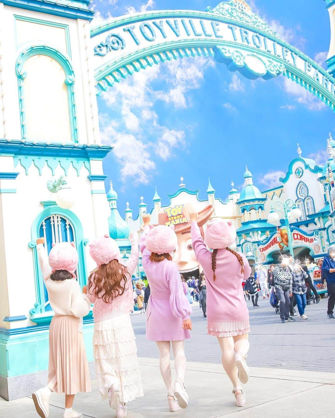 Kanaさんのインスタグラム写真 - (KanaInstagram)「ㅤ ㅤ さぁ行くぞっ🐖🐖🐖🐖💓 ㅤ ㅤ ㅤ ㅤ ㅤ ㅤ #kana_disney #kana_disneybound ㅤ #あやかなめぐやぎぽん ㅤ ㅤㅤ #東京ディズニーシー #ディズニーシー #東京ディズニーリゾート #トイビルトロリーパーク #トイストーリーマニア #トイマニ #トイストーリー #ハム #ディズニーバウンド #ハムバウンド #tokyodisneysea #tds #tokyodisneyresort #tdr #toyvilletrolleypark #pixar #toystory #hamm #disneybound #hammbound」11月6日 18時09分 - kalnnas2