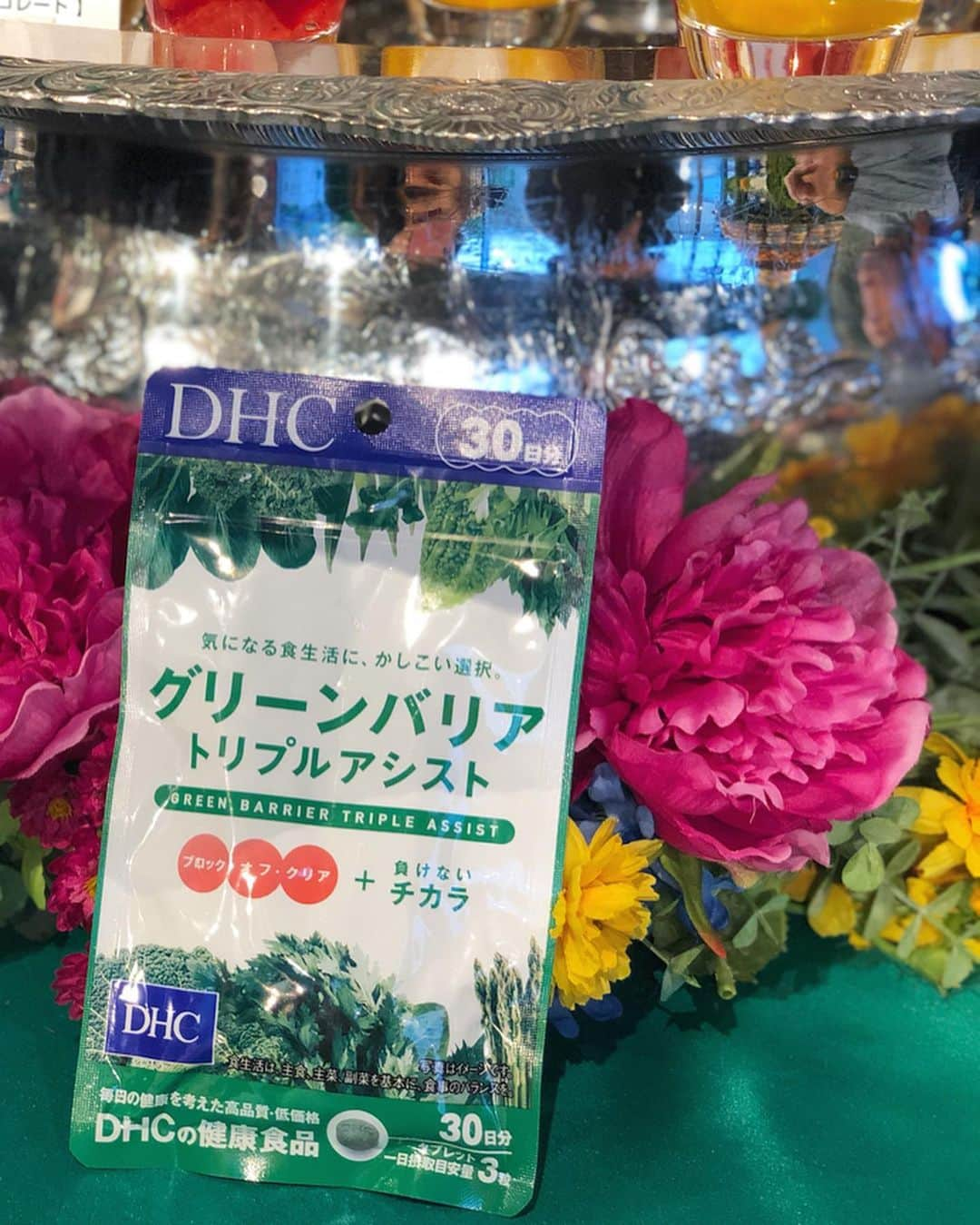 越馬千春さんのインスタグラム写真 - (越馬千春Instagram)「. DHCから発売される健康補助食品 グリーンバリア トリプルアシスト  の新商品発表会へご招待頂きました✨ . . 忙しくて野菜をしっかり取れない時に 1日3粒で野菜をインして、余分なものをカットしてくれる優れもの💓☺️🥕🍔 . 偏りがちな食生活な方にオススメです🙆‍♀️ . 私も続けて飲みたいと思います✨😍 #グリーンバリアトリプルアシスト #チャラにしちゃえよ #DHC_PR #hotelkoetokyo #健康補助食品」11月6日 18時10分 - chiharukoshiba