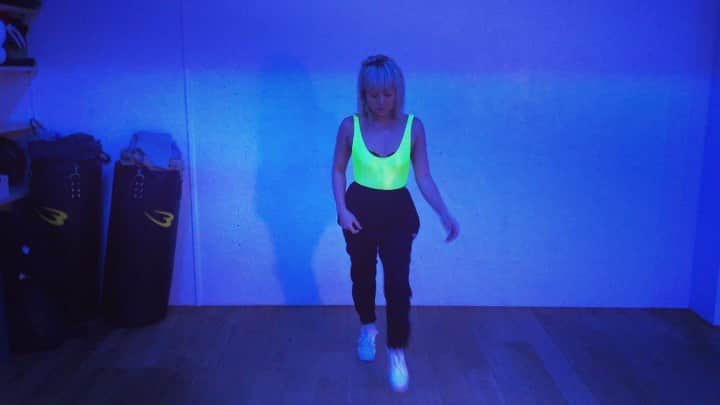 Nazukiのインスタグラム：「⚡️Lesson Choreograph⚡️ 🎵 @summerwalker  @usher  #cometrue  #dance #dancer #coreography #cometrue  #hiphopdance #jazzdance #lesson #privatelesson #レッスン　#振り付け #ダンサー」