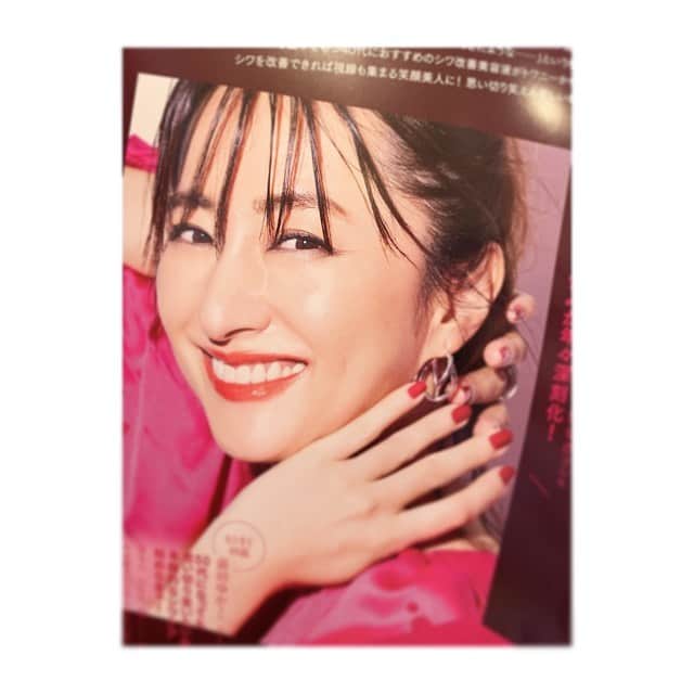 前田ゆかのインスタグラム：「気になる！ 出来てしまった深いシワにも乾燥の小ジワにも両方にアプローチする薬用シワ改善美容液！  #トワニーリンクルコンセントレート  新発売を記念して開催されたイベントの様子が美STwebにアップされています！  https://be-story.jp/feature/1911twany/  正しいお手入れ方法など美ST12月号と合わせて是非ご覧になってください✨  #美ST#トワニー#twany #シワ改善#シワケア#シワ改善美容液  #リンクルコンセントレート #カネボウ #前田ゆか」