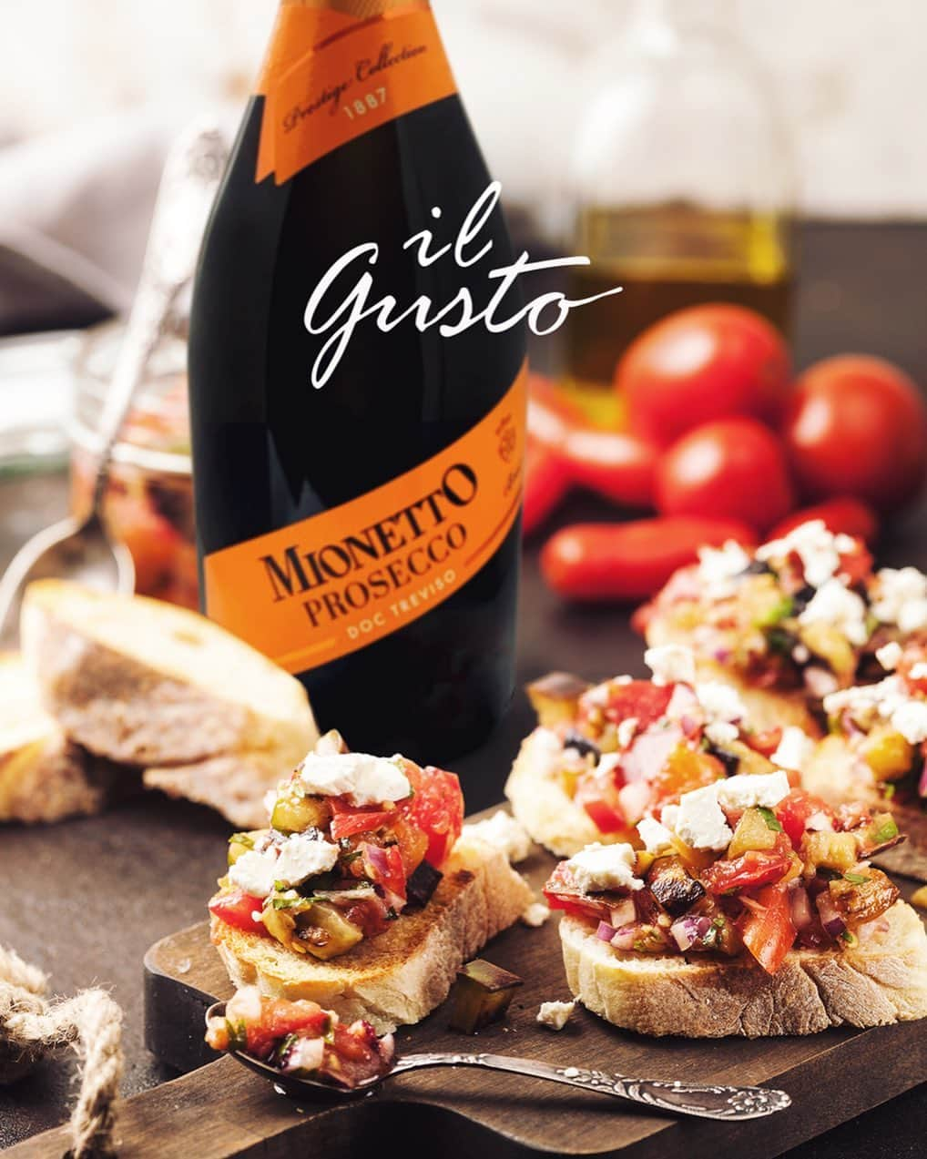 Mionetto Prosecco Deutschlandさんのインスタグラム写真 - (Mionetto Prosecco DeutschlandInstagram)「Der Klassiker unter den italienischen Antipasti: Bruschetta. 😊 Dazu ein Glas prickelnd-leckeren Mionetto Prosecco – das ist Dolce Vita pur! 🇮🇹 Mit wem möchtest Du das italienische Duo genießen? Markiere die Person und finde unser Rezept in den Kommentaren. Cin cin! 🥂 . . . #sparkling #winelovers #bubbles #italianlifestyle #lifestyle #lifestyleblogger #design #bestoftheday #proseccooclock #proseccotime #proseccolove #love #madeinitaly #mionetto #mehralsnureinprosecco #happiness #ilgusto #bruschetta #antipasti」11月6日 18時27分 - mionetto_de